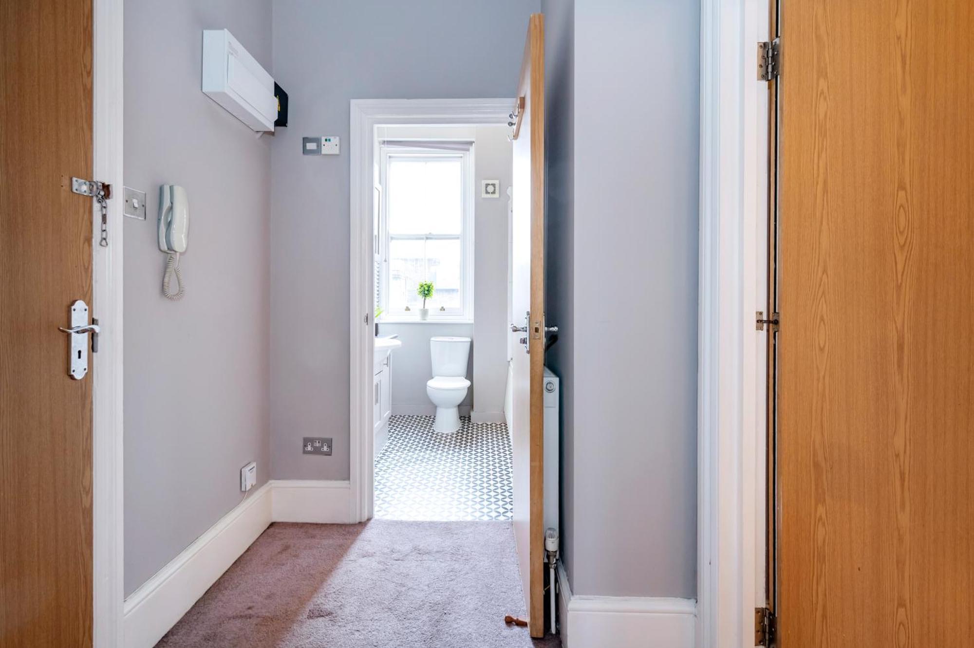 Large 1 Bedroom In Center Of London 3 المظهر الخارجي الصورة